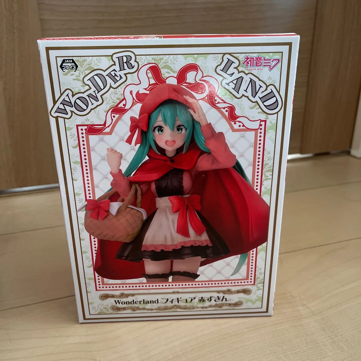 [100% Original] TAITO Hatsune Miku Wonderland Figure - Red Riding Hood MK00057